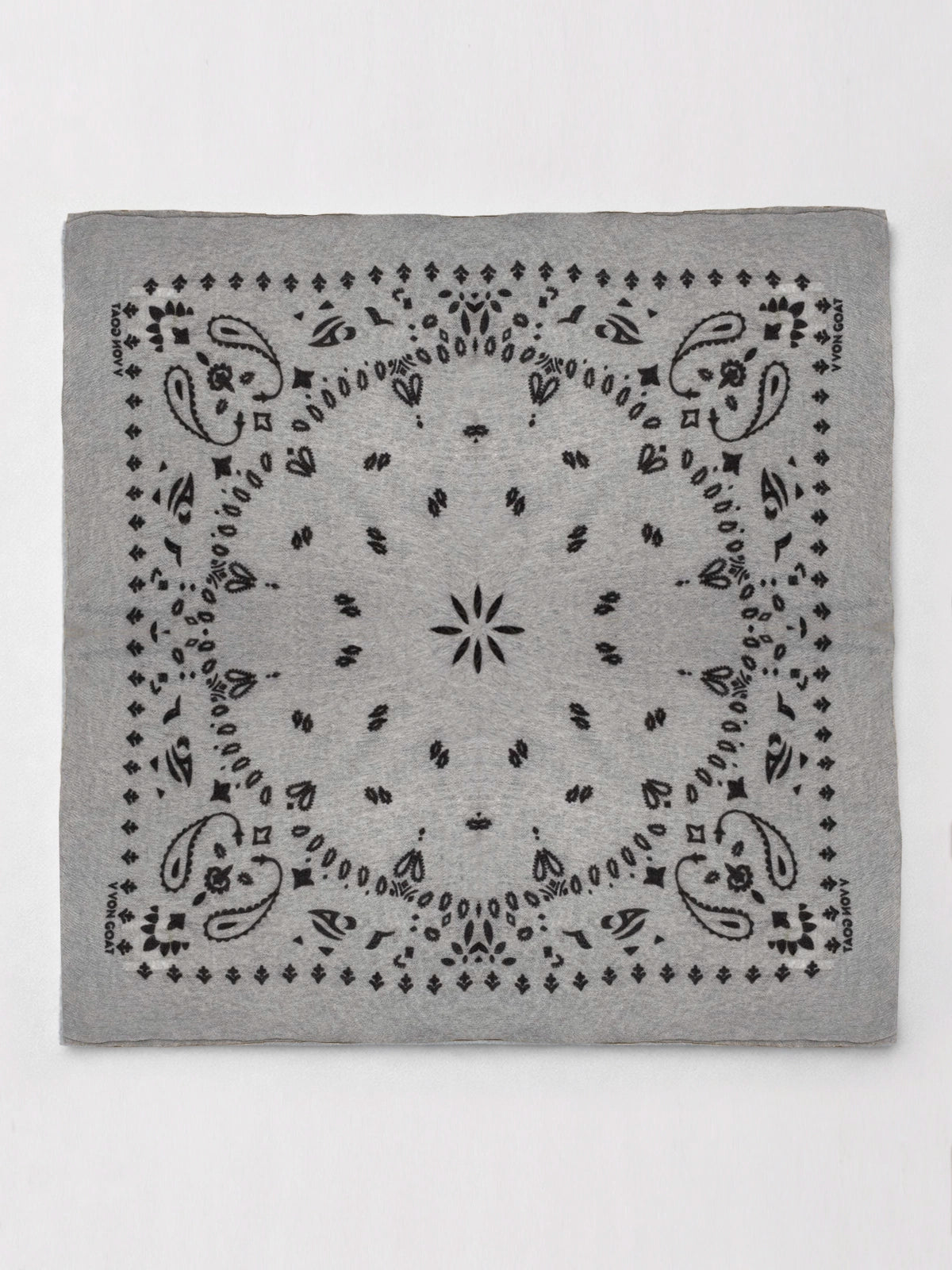 Bandana XXL Sahara Grey de cashmere 100% — pañuelo suave y elegante