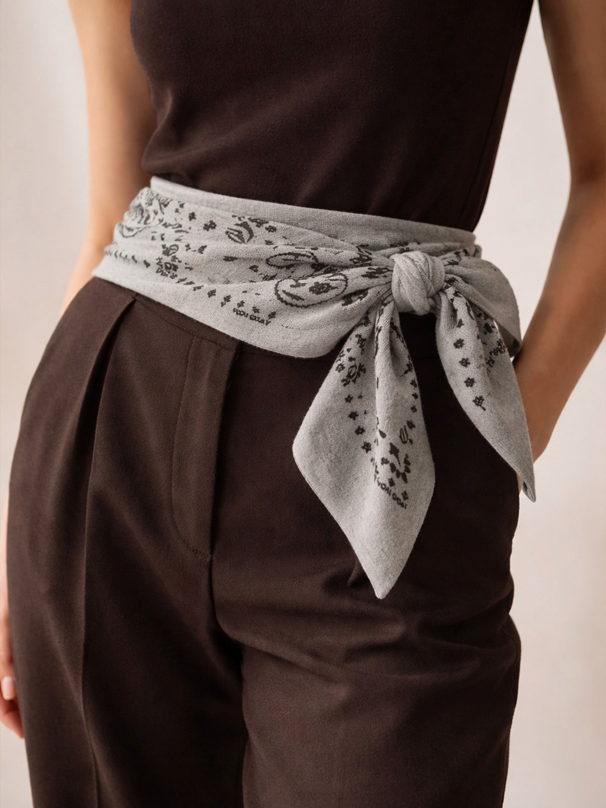 Bandana XXL Sahara Grey de cashmere 100% — pañuelo suave y elegante