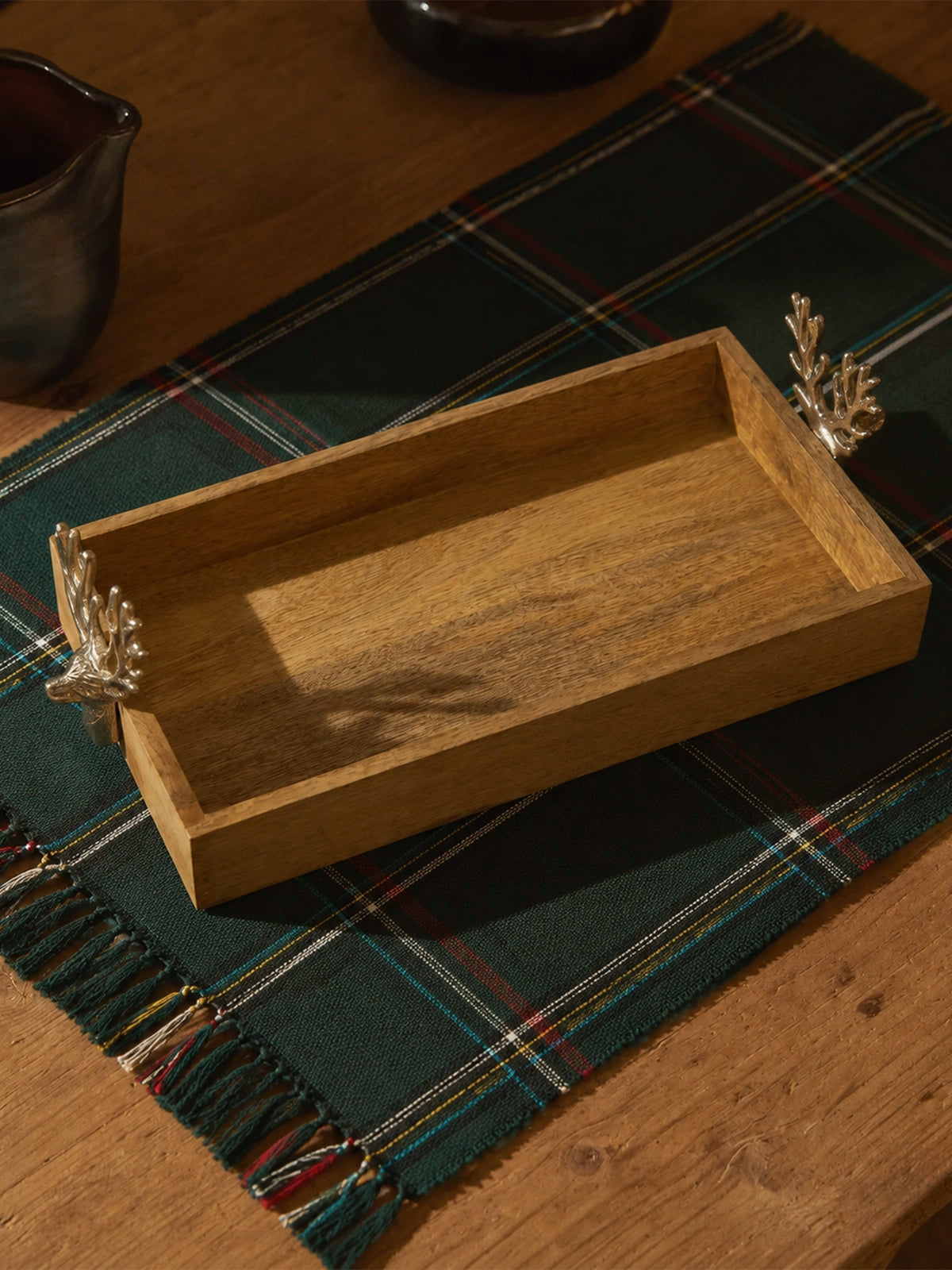 Bandeja Rectangular de Madera de Mango con Asas de Reno Plateadas – 53 × 25,5 × 17 cm