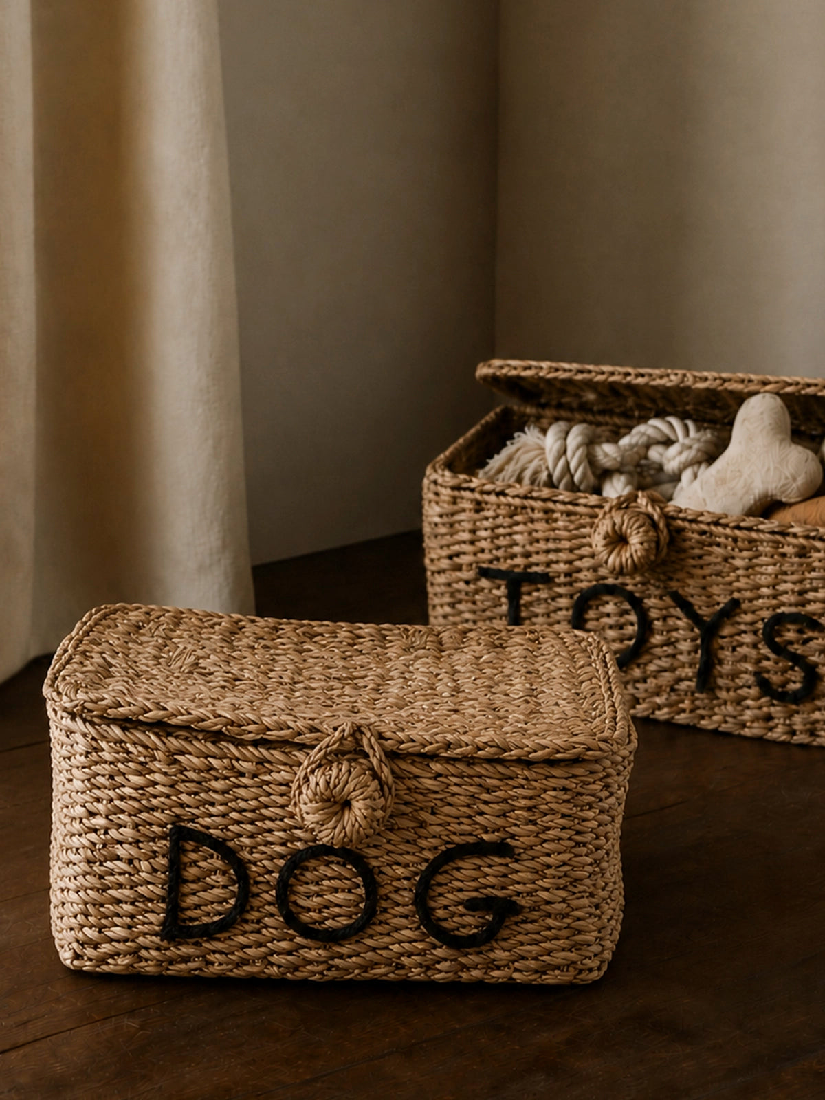 Cesta Dog rectangular con tapa de fibra natural