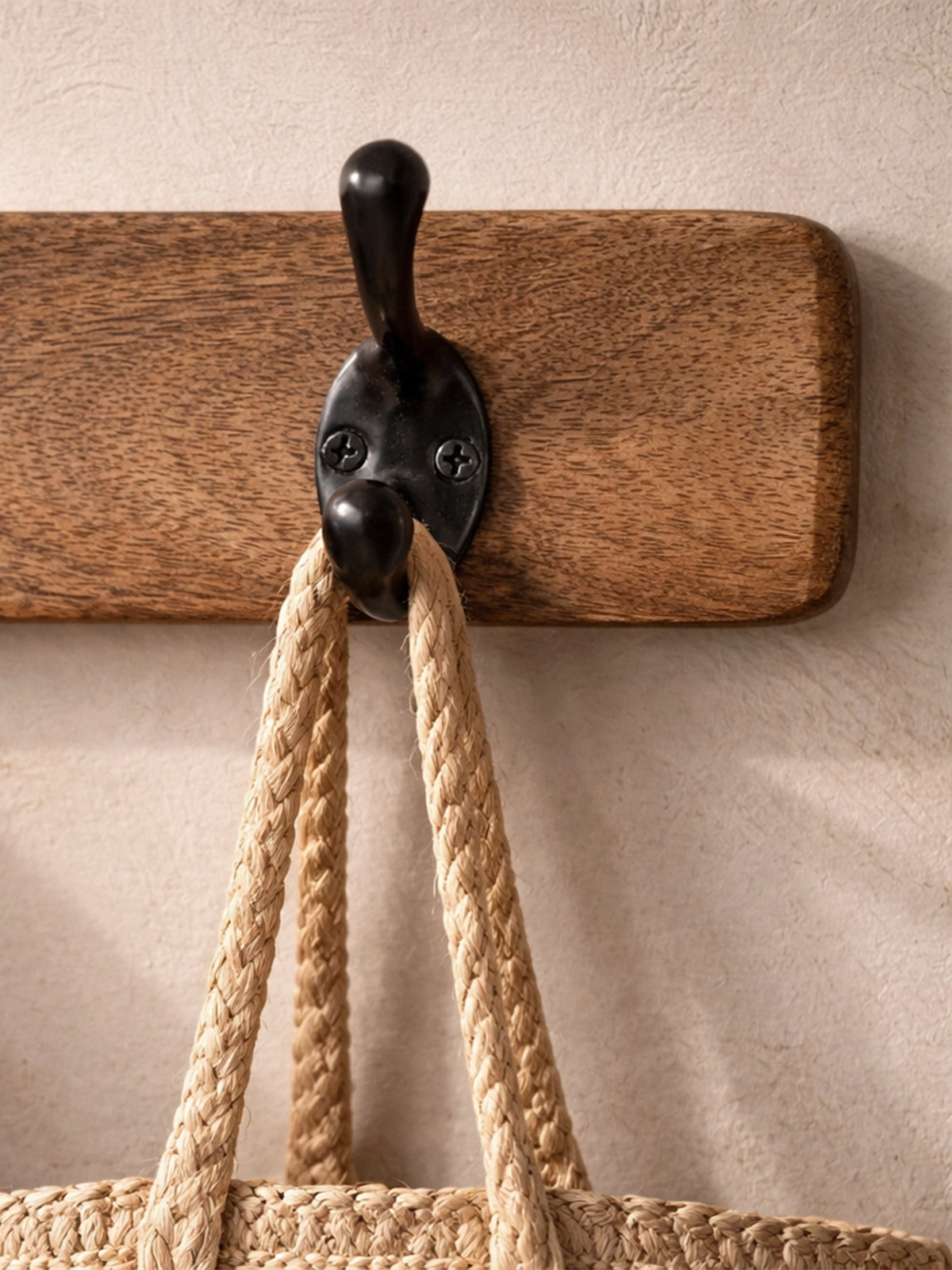 Colgador Atlas de pared madera de mango 6 ganchos metal negro 80 cm