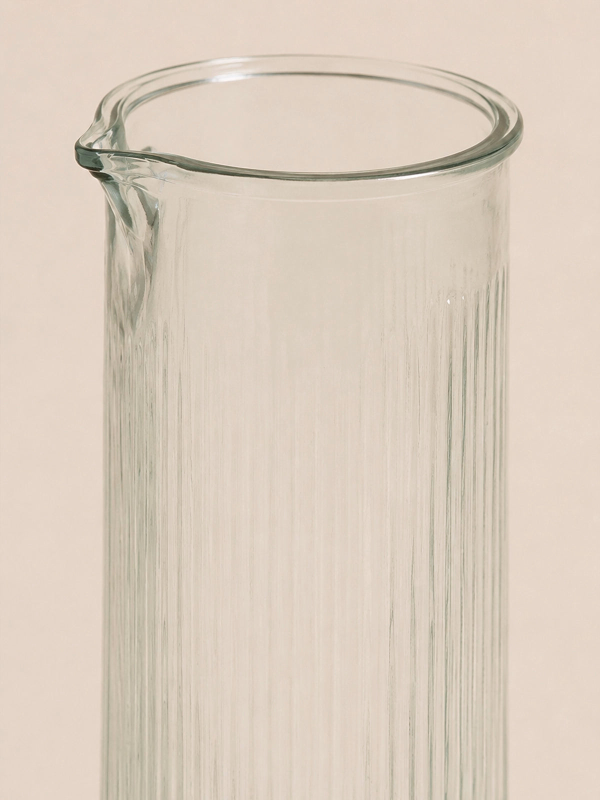 Jarra alta de vidrio reciclado para agua y limonada 8x25,5 cm
