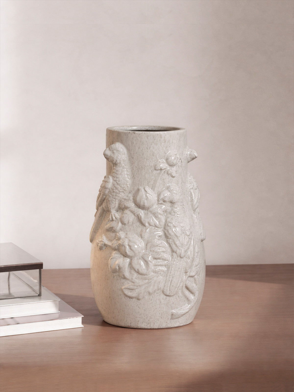 Jarrón Alba de porcelana con relieve de pájaros 13x24 — jarrón decorativo floral