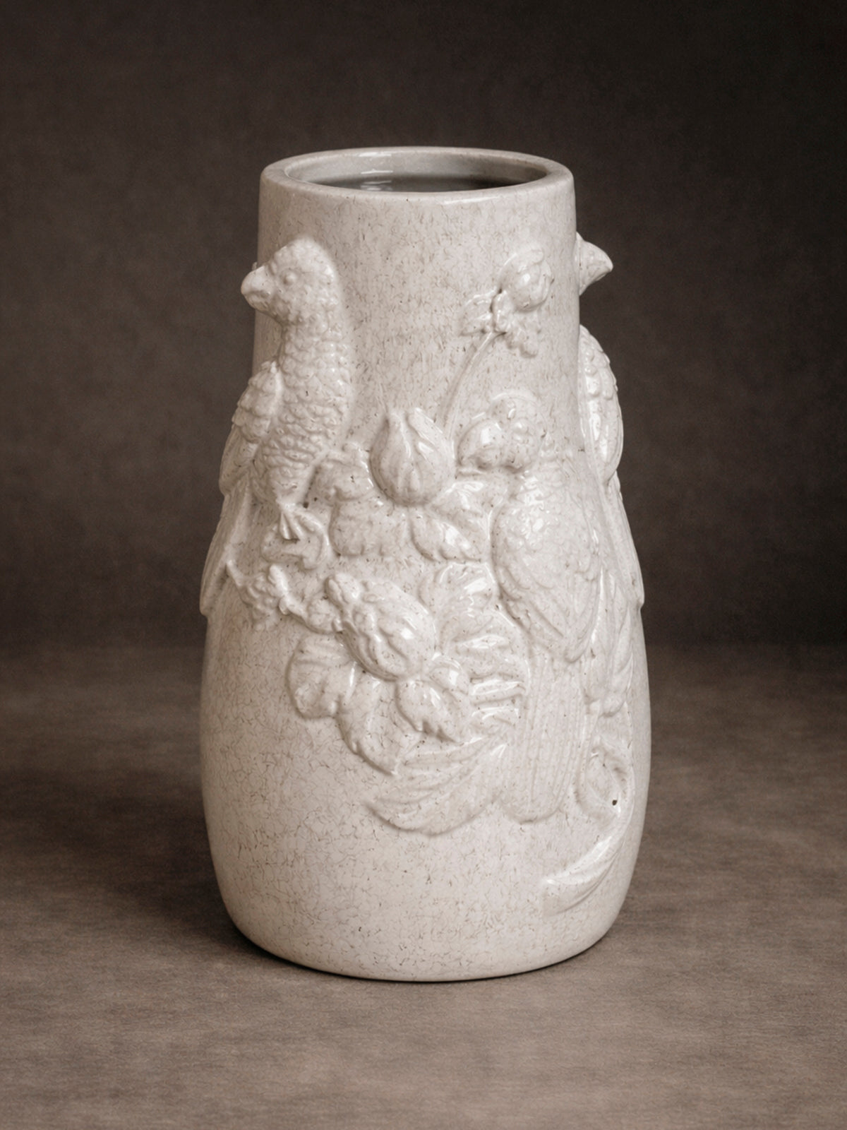 Jarrón Alba de porcelana 15x29 con relieve de pájaros — jarrón decorativo floral