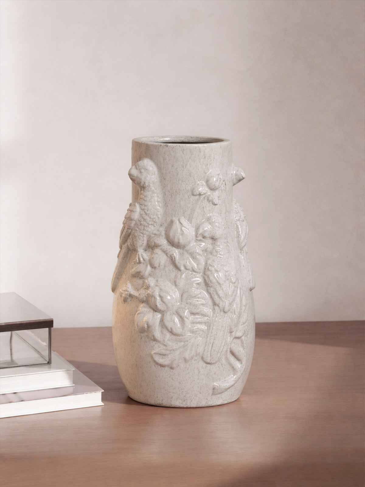 Jarrón Alba de porcelana 15x29 con relieve de pájaros — jarrón decorativo floral