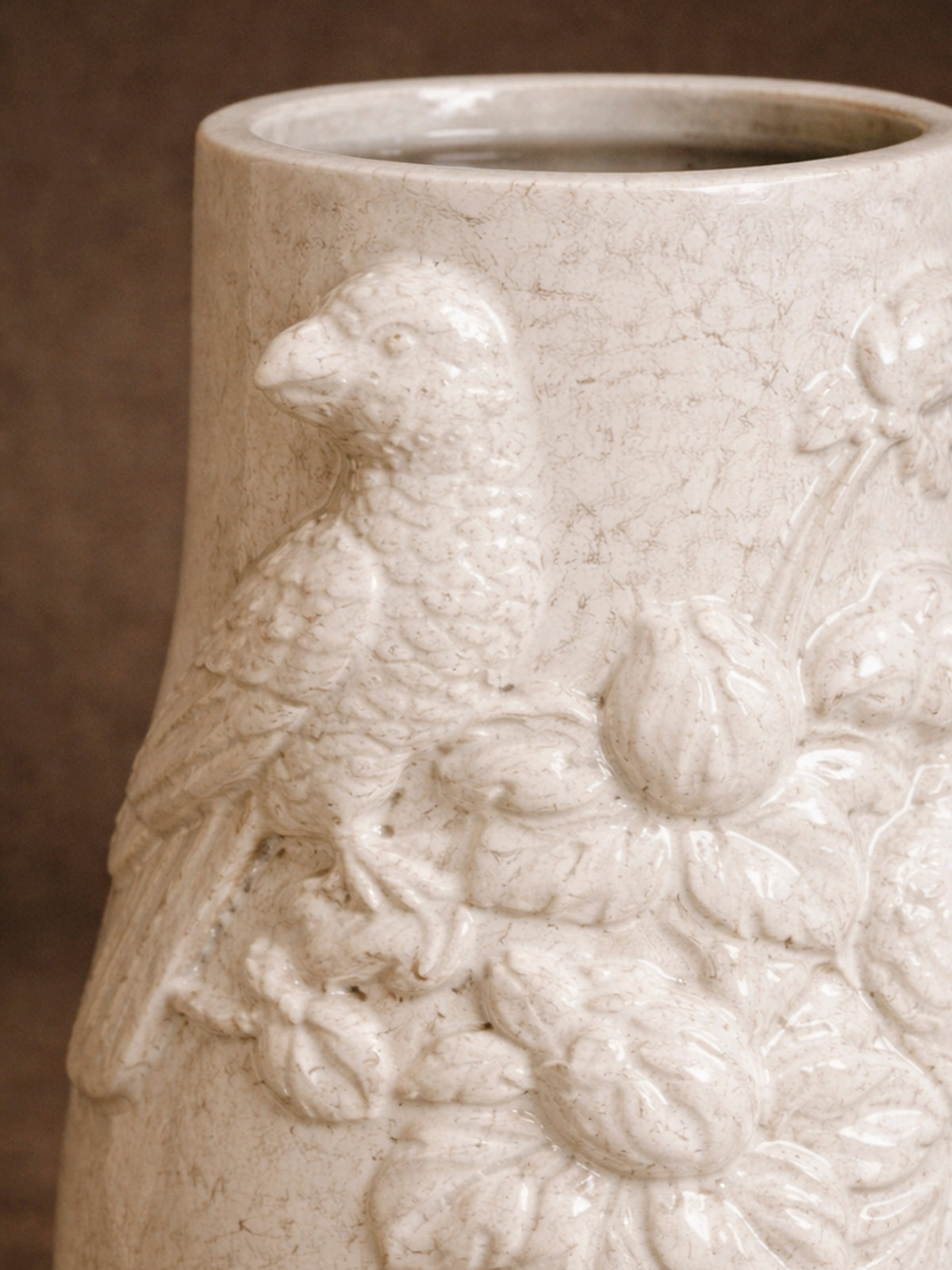 Jarrón Alba de porcelana con relieve de pájaros 13x24 — jarrón decorativo floral