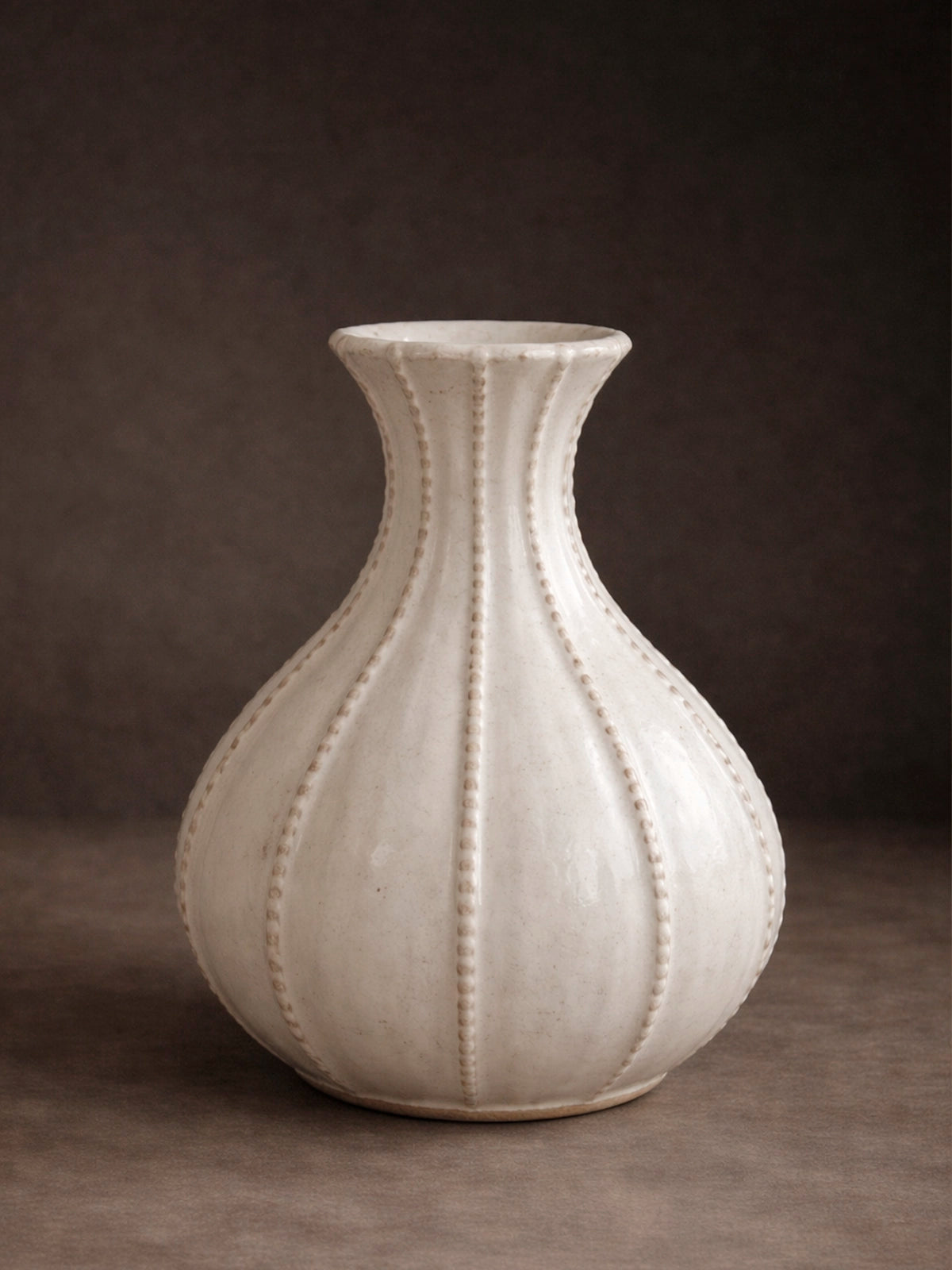 Jarrón Nara de gres beige decorativo 26,5 x 33,5 cm estilo natural
