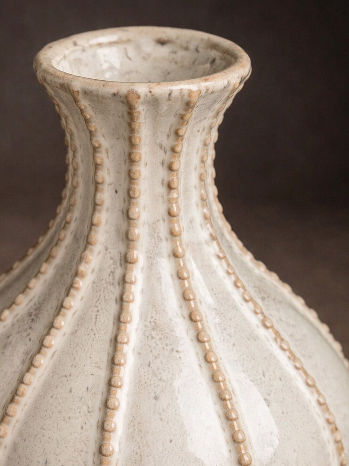 Jarrón Nara de gres beige decorativo 26,5 x 33,5 cm estilo natural
