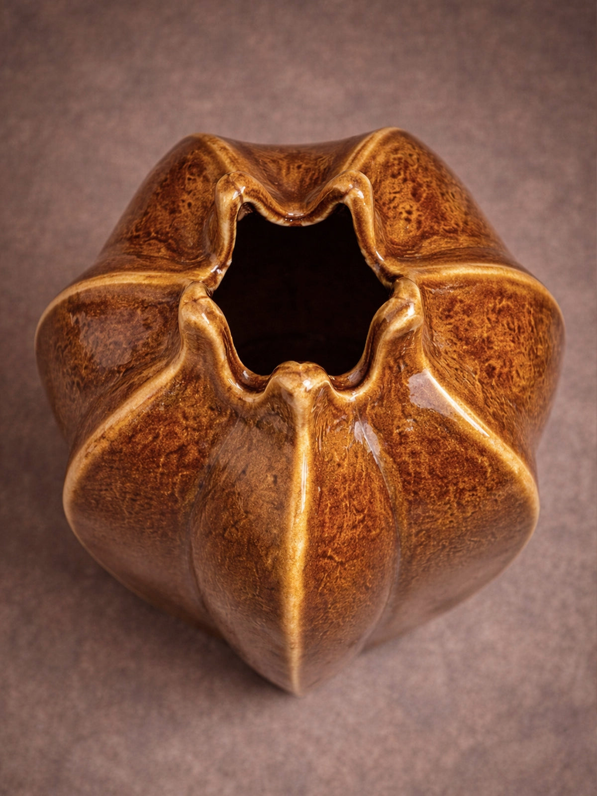 Jarrón Tulipa de porcelana mostaza marrón camel decorativo