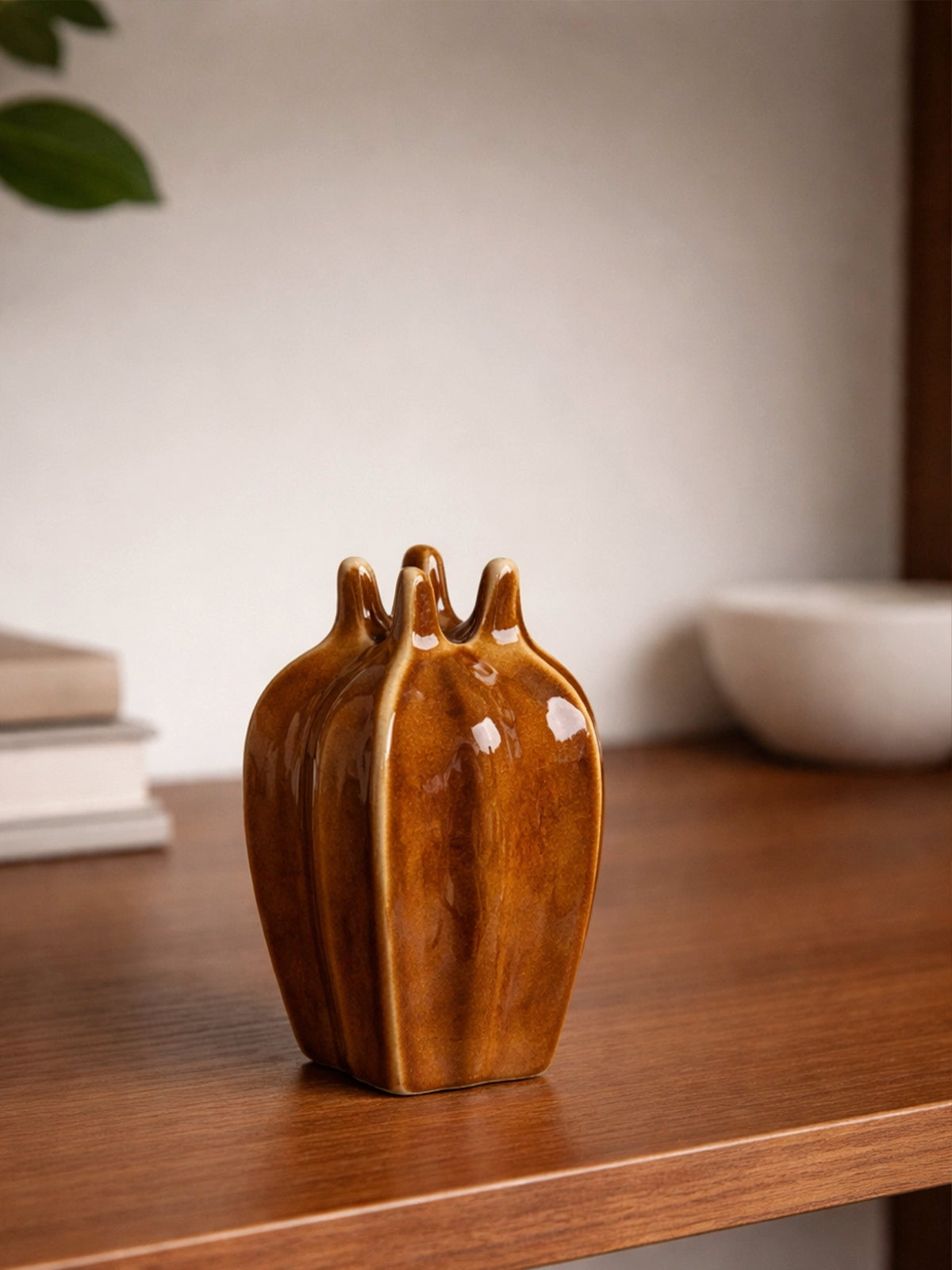 Jarrón Tulipa de porcelana mostaza marrón camel decorativo