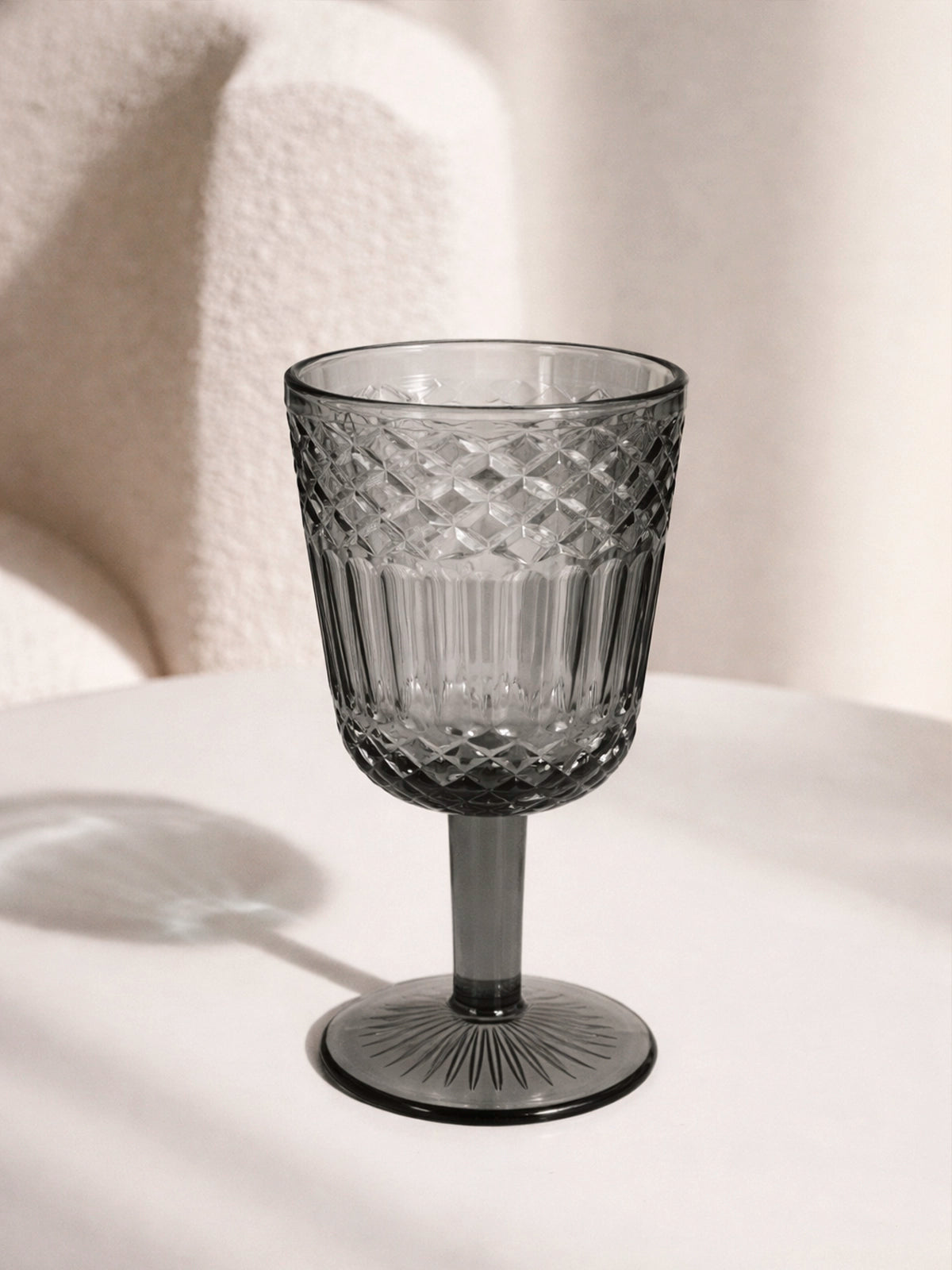 Juego de 12 Copas Humo Vintage de Cristal con Relieve