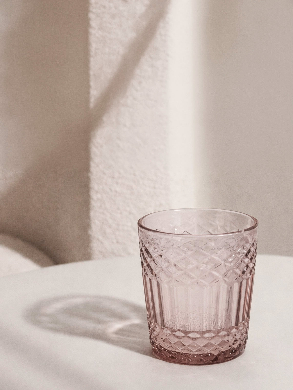Juego de 12 vasos de cristal grabado color malva colección Rosé Mediterráneo 8x10cm