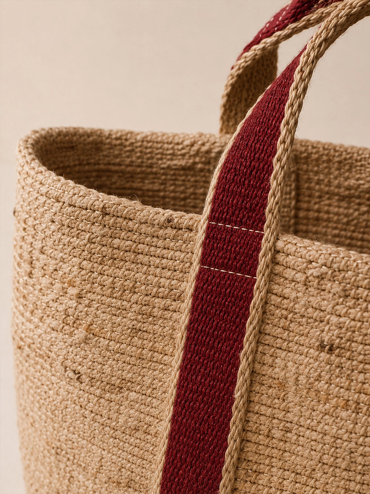 Cesta Maxi Burgundy de yute natural con asas granate 60 x 35 x 34 cm