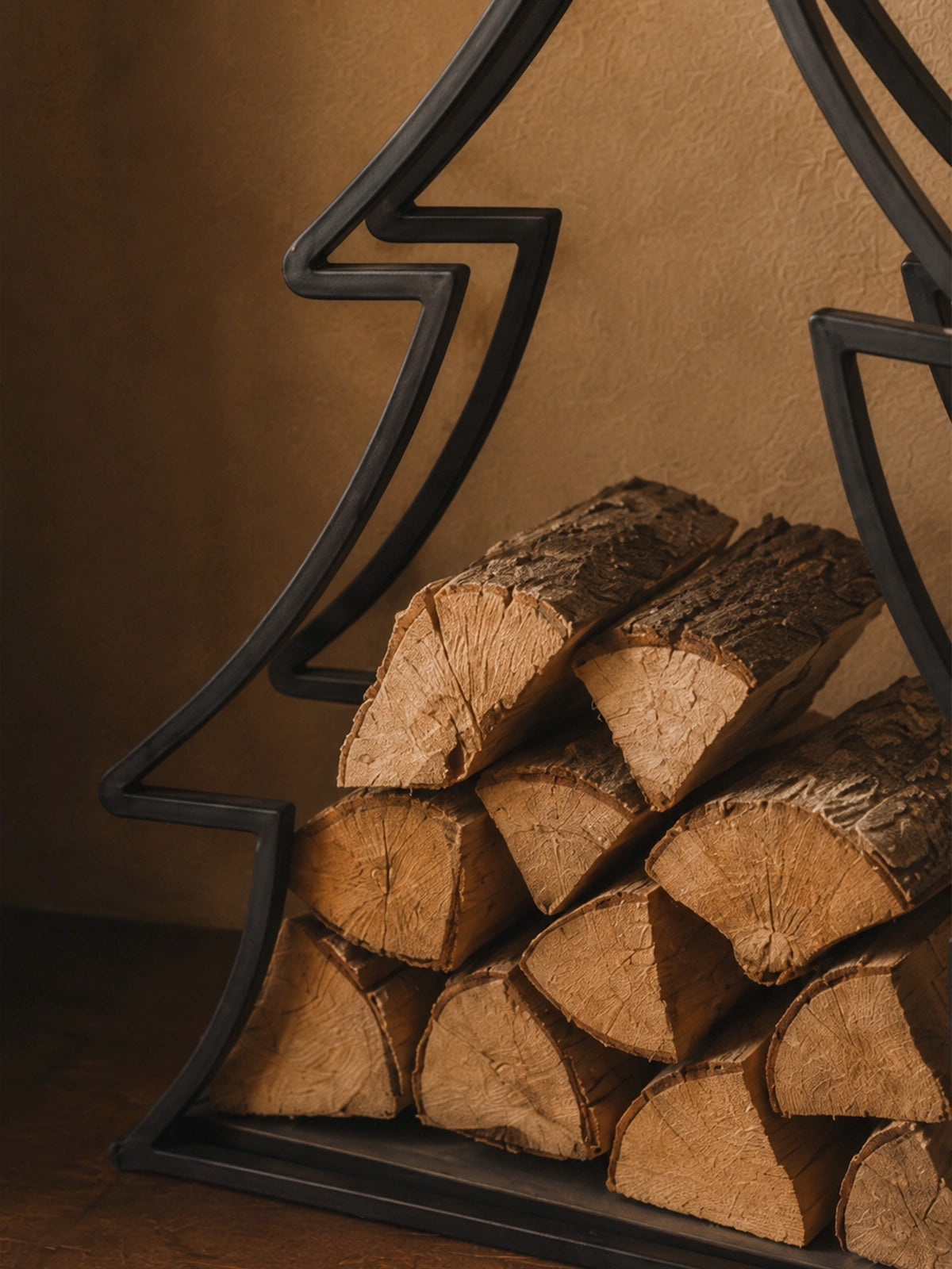 Leñero Árbol de Navidad de Metal Negro – 56 × 28 × 70 cm