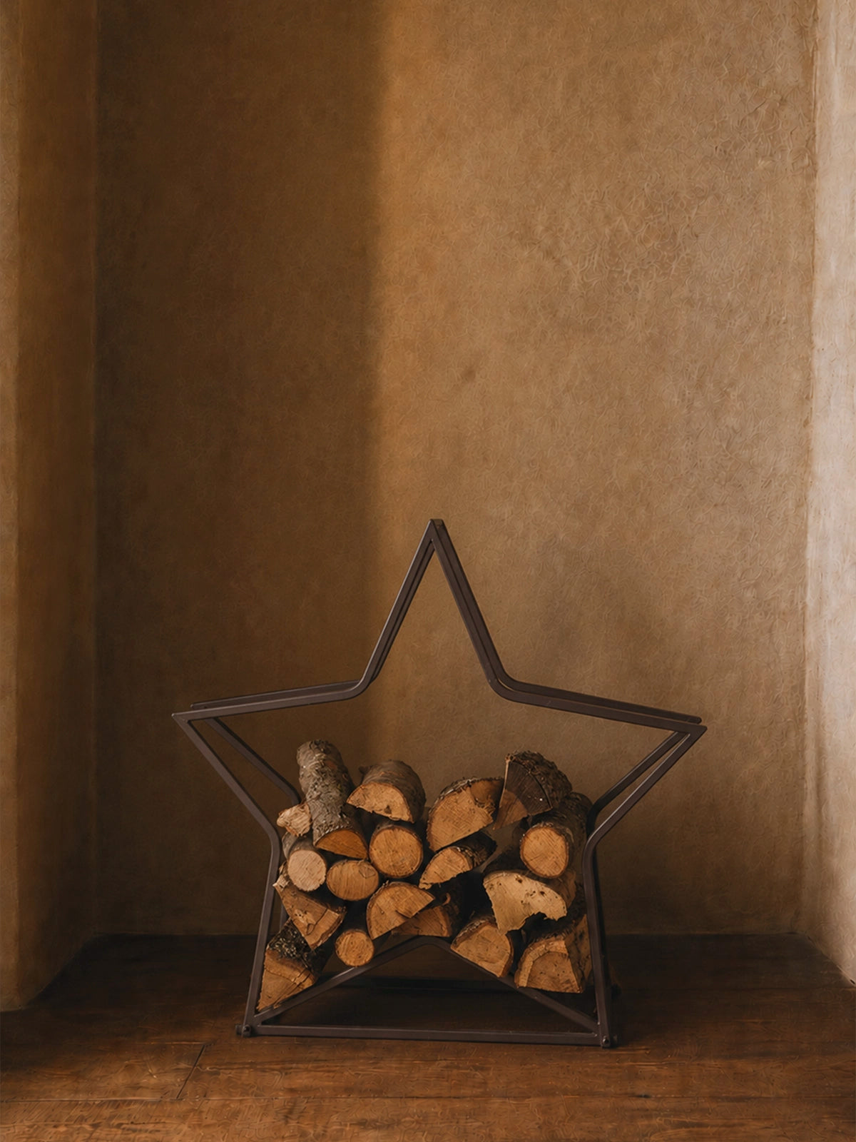 Leñero Estrella de Metal Negro – 74 × 28 × 69 cm