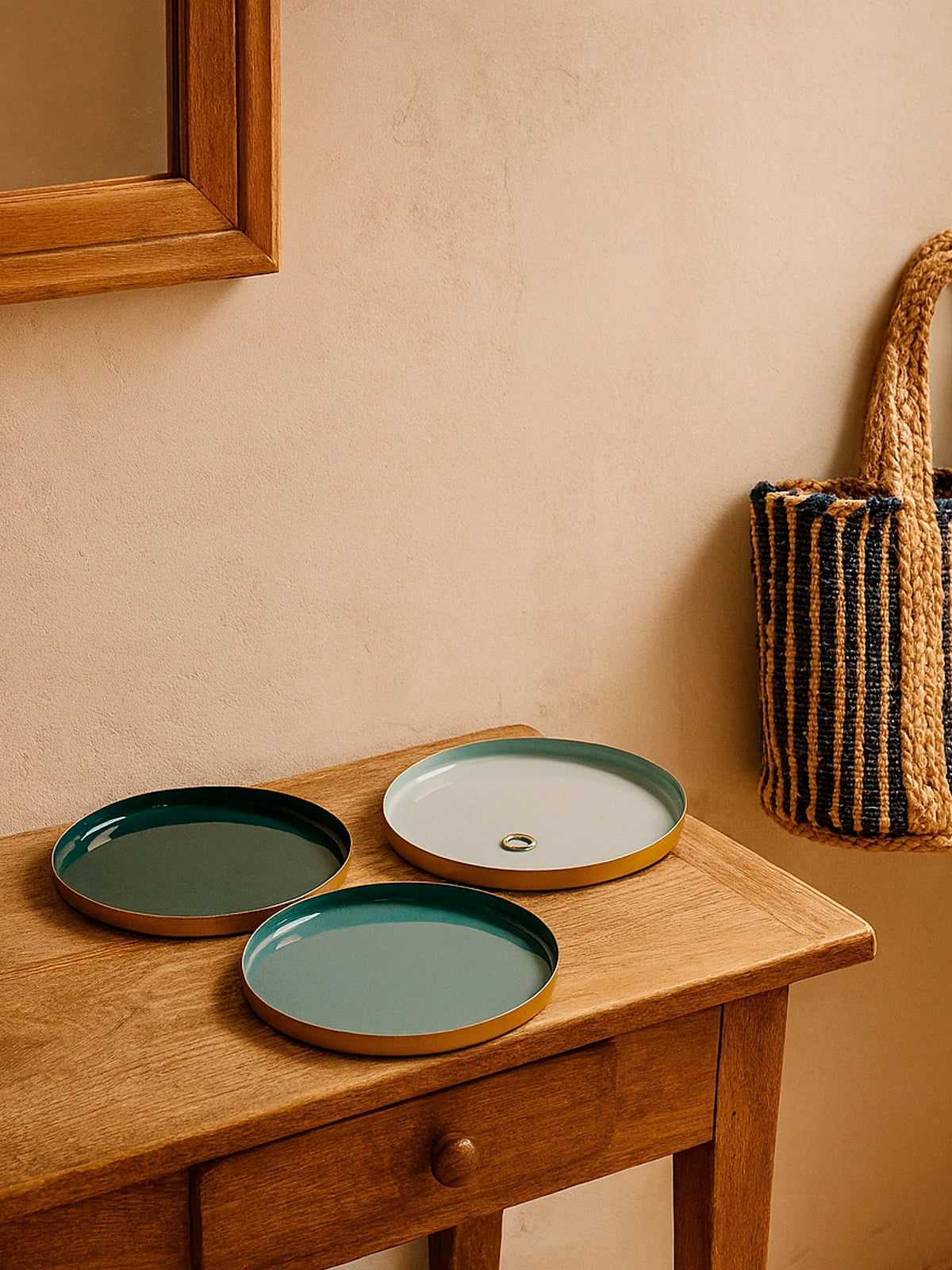 Plato bandeja Ocean de metal con base dorada