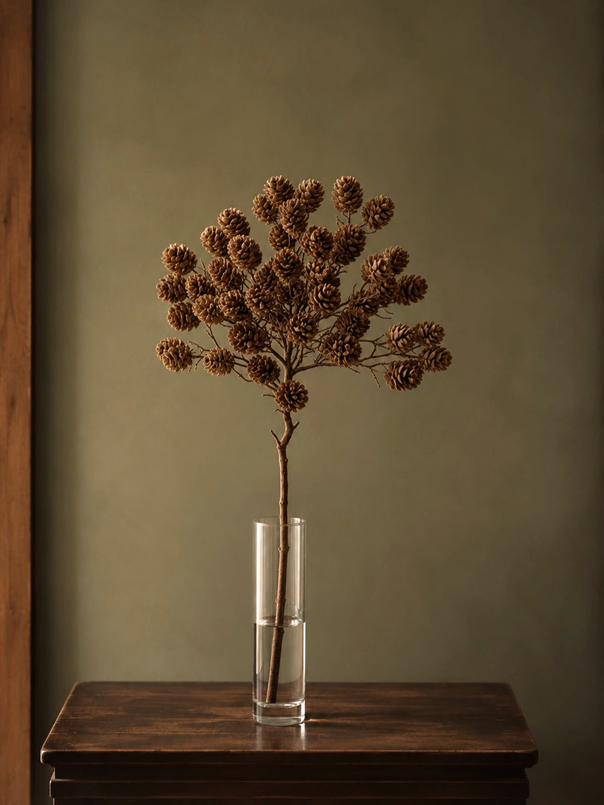 Rama Decorativa de Conos de Pino Marrón – 50 cm