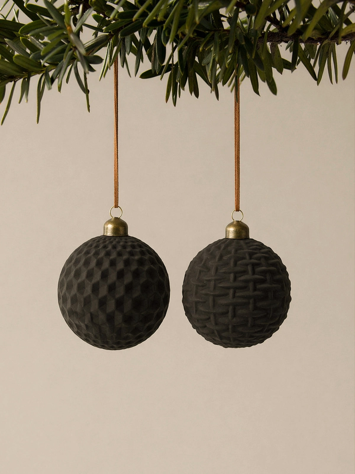 Set de 12 Bolas de Navidad de Cristal Negro – Ø10 cm