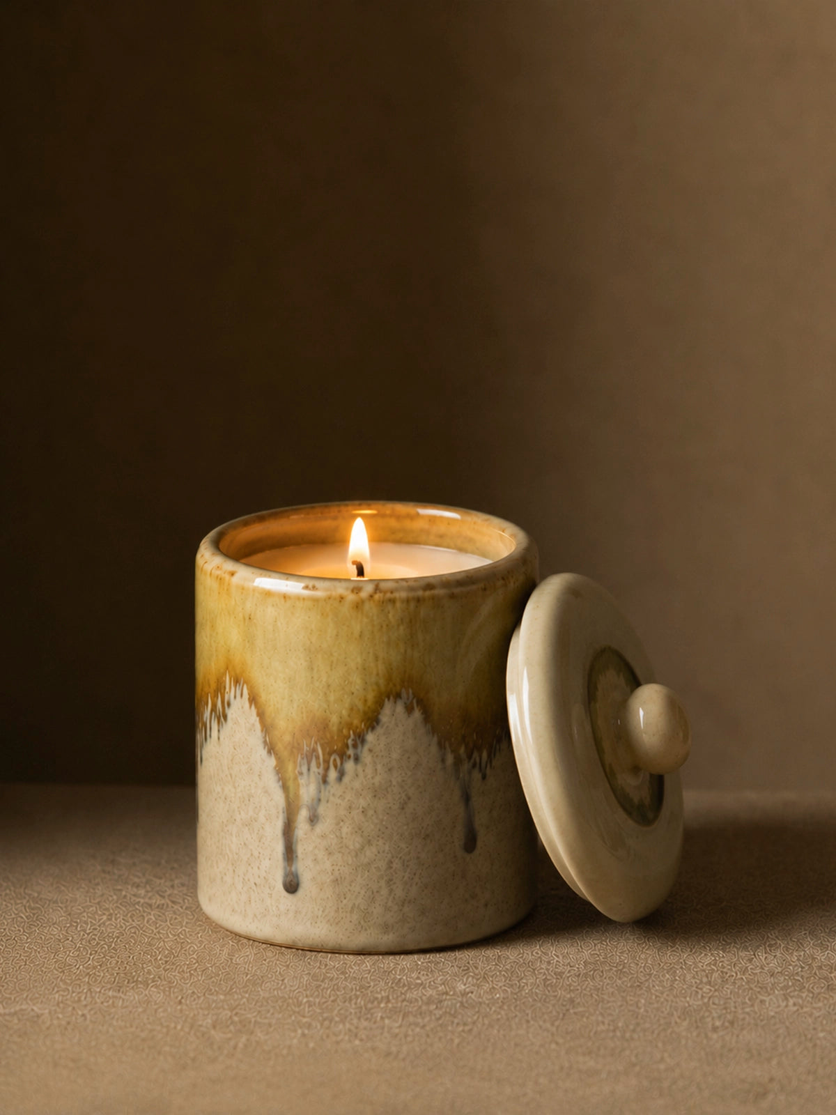 Set de 2 Velas en Tarro de Cerámica – Beige y Verde Oliva 15,5 cm