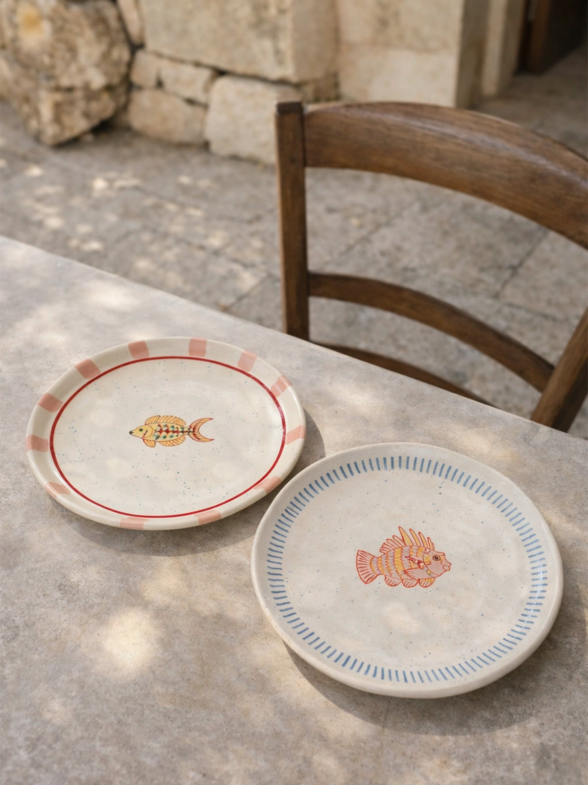 Set de 2 platos de cerámica con estampado de pez – 26,5 cm