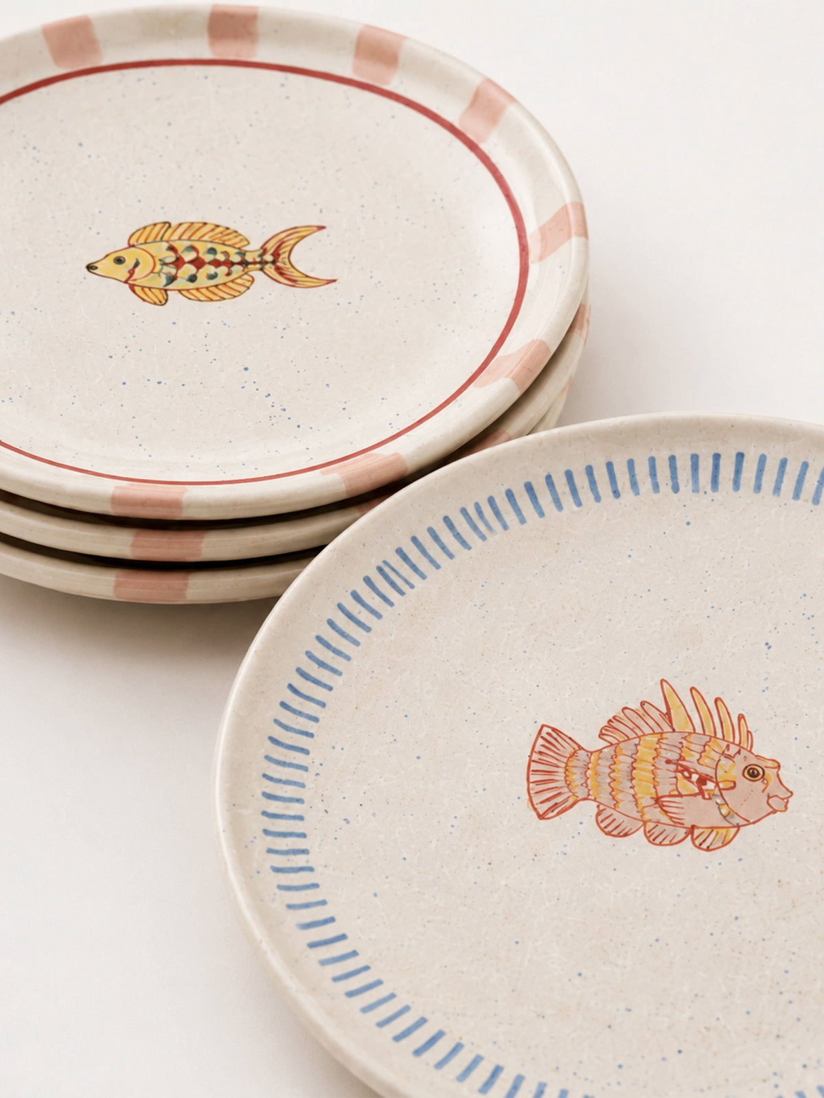Set de 2 platos de cerámica con estampado de pez – 26,5 cm