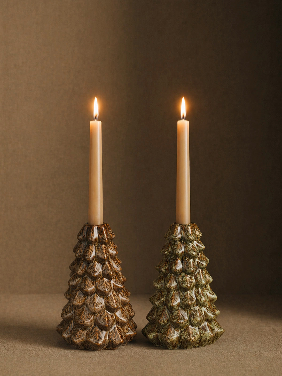 Set de 2 Portavelas Árbol de Navidad de Cerámica Verde y Marrón – 20 cm