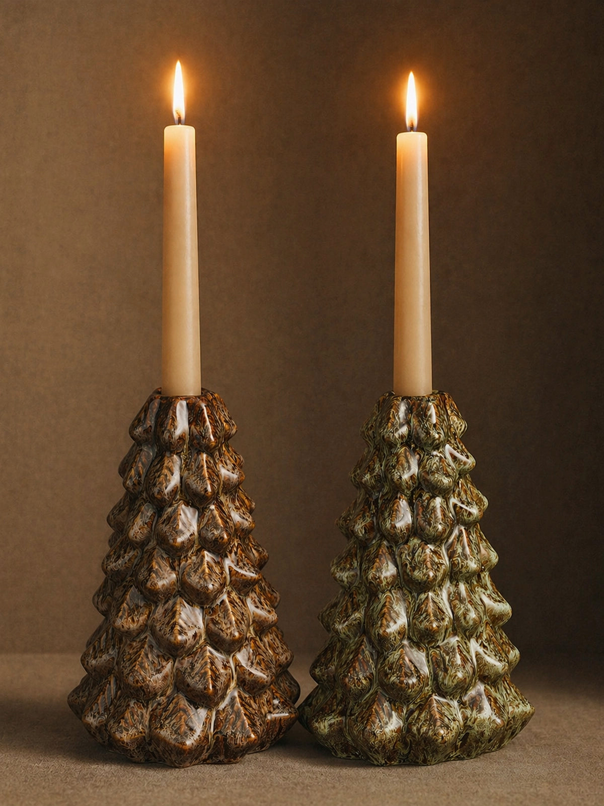 Set de 2 Portavelas Árbol de Navidad de Cerámica Verde y Marrón – 25 cm