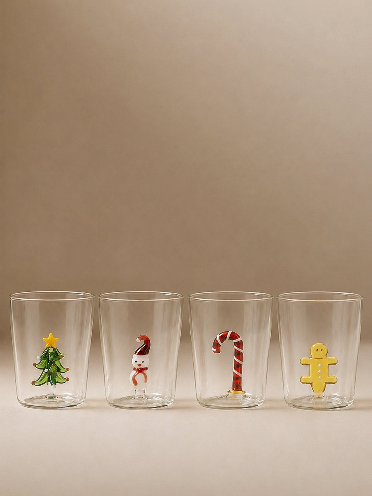 Set de 4 Vasos de Cristal Navideños con Figuras en Relieve – 9 cm