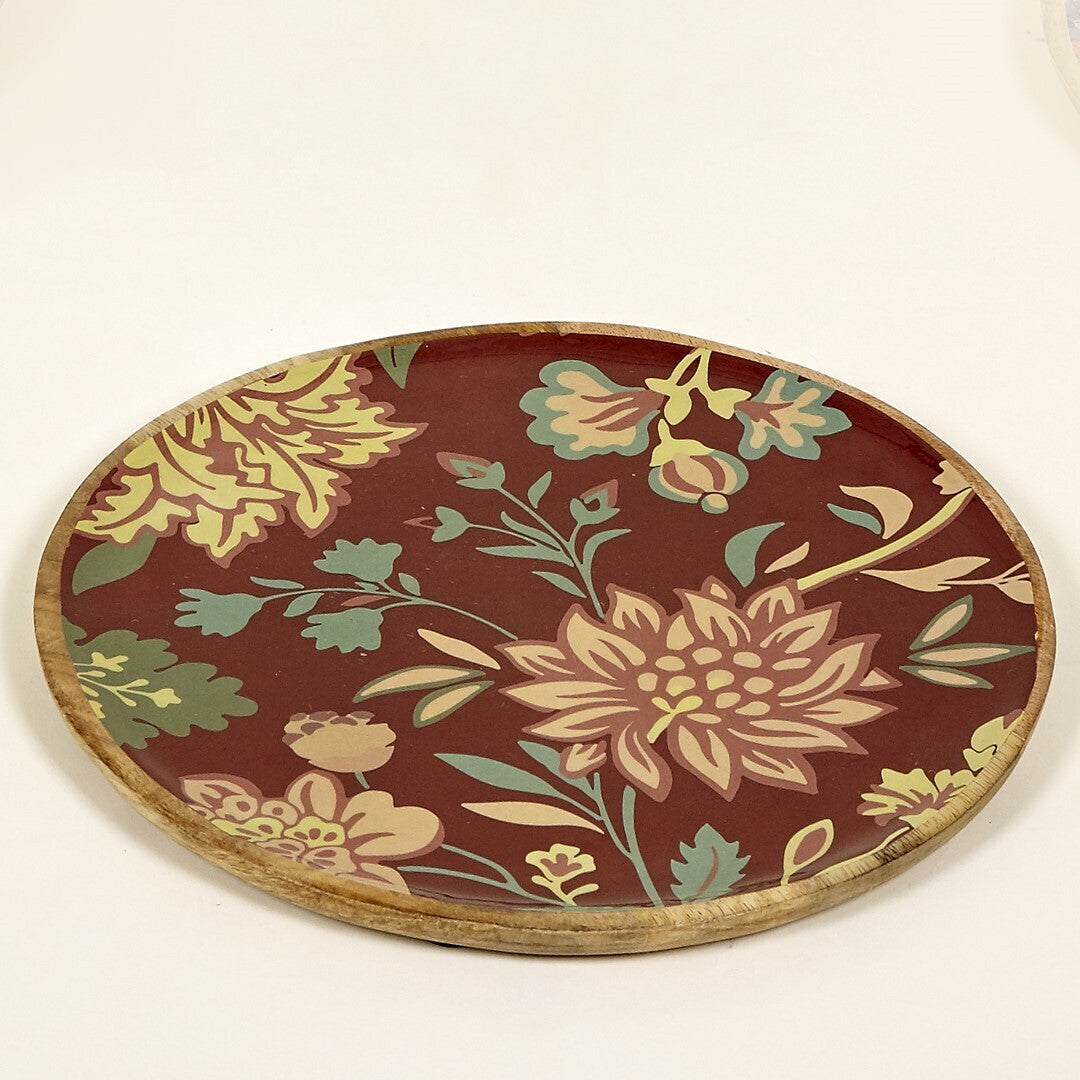 Plato de madera de mango con estampado de flores en color burdeos