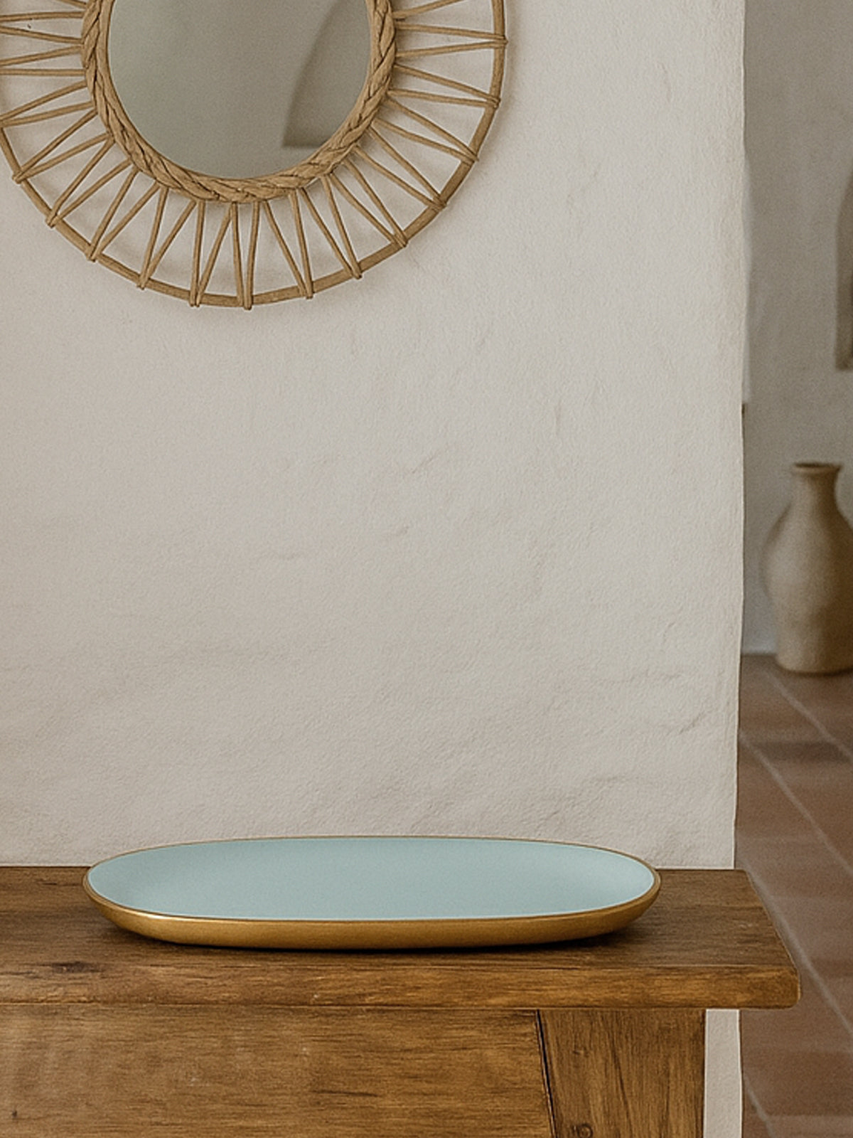 Bandeja Ocean de metal con base dorada mil azules