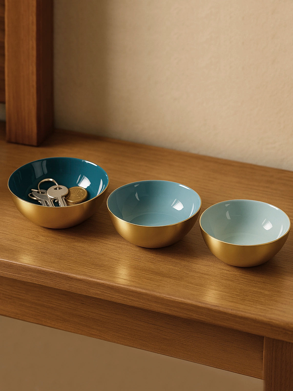 Bol Ocean de metal con base dorada