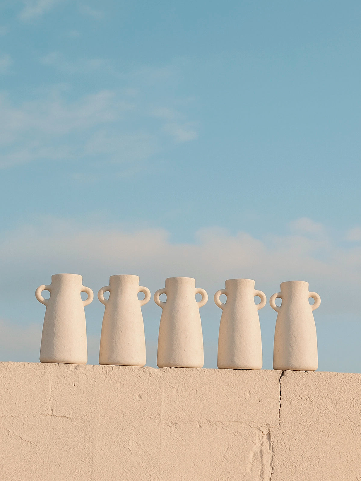 Jarrón asas papel maché sostenible