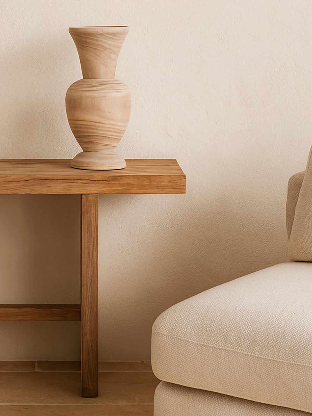 Jarrón decorativo de madera de paulownia en tonos naturales — pieza artesanal para hogar