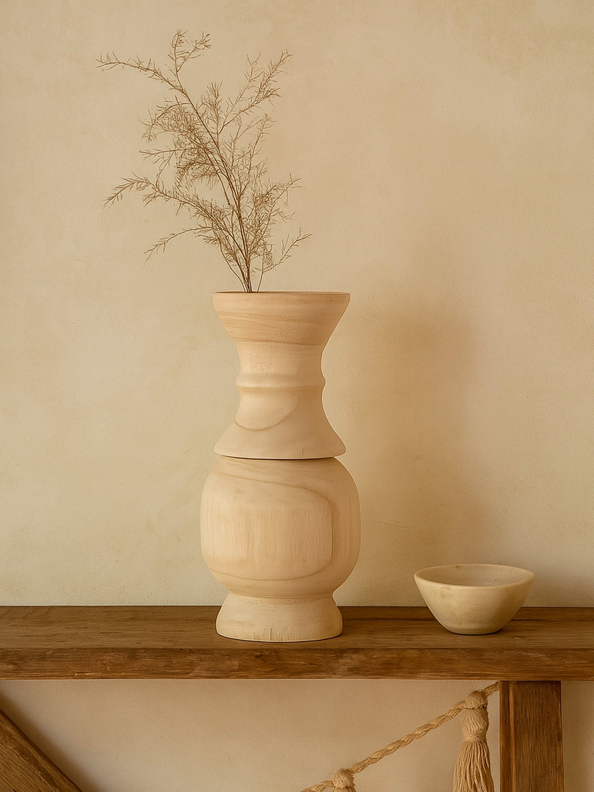 Jarrón Kale alto de madera de paulownia en tonos naturales — decoración orgánica para hogar