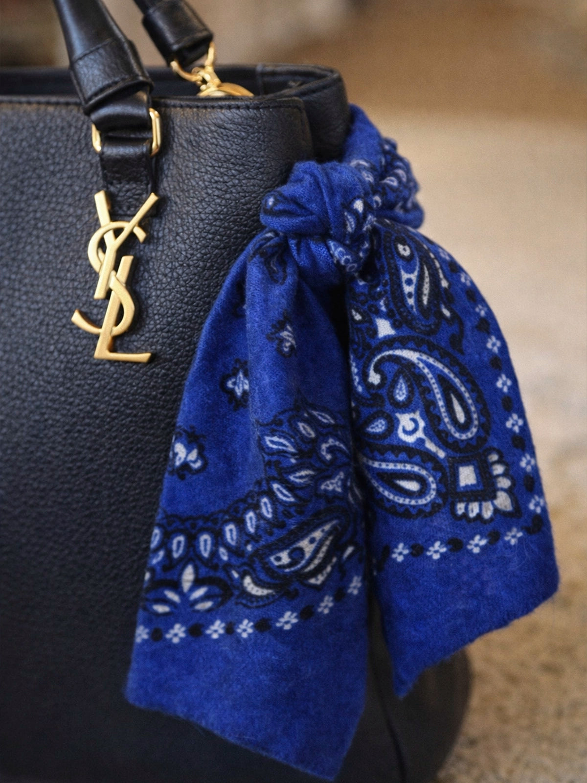 Bandana XXL Sahara Azul Klein de cashmere 100% — pañuelo suave y elegante