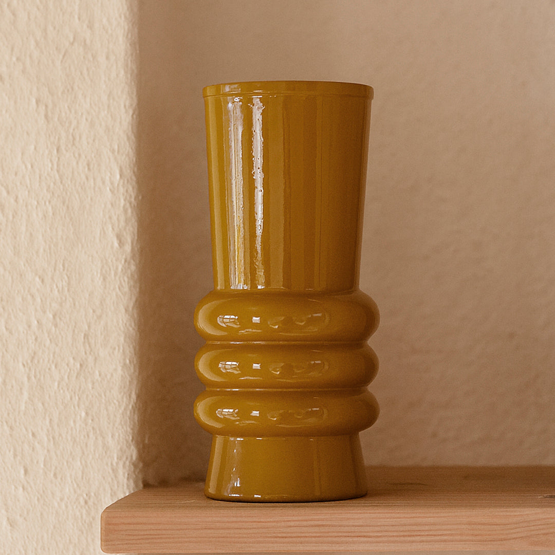 Jarrón Amalfi mostaza estilo seventies en vidrio reciclado