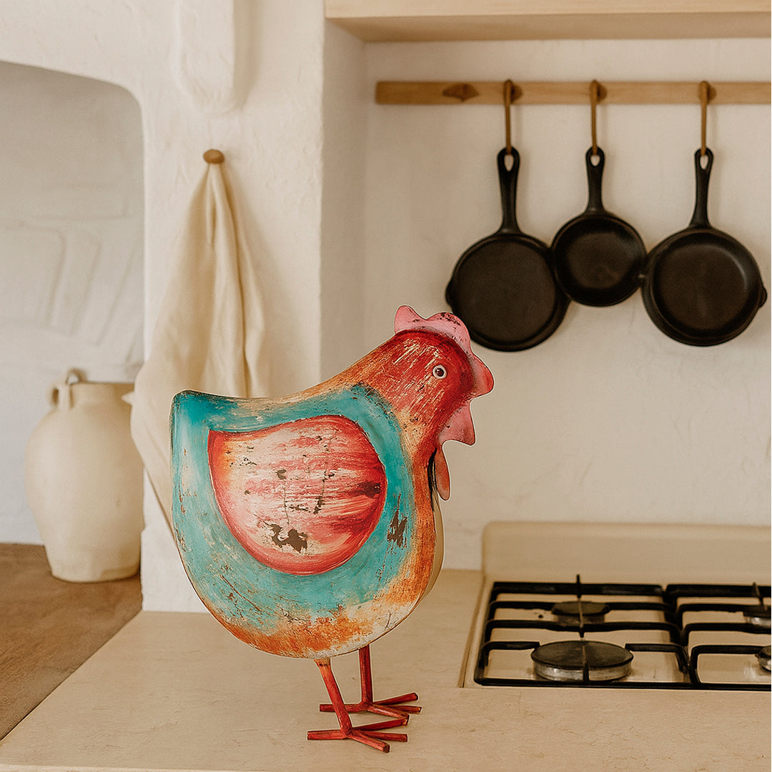 Figura gallina de metal roja y turquesa efecto vintage