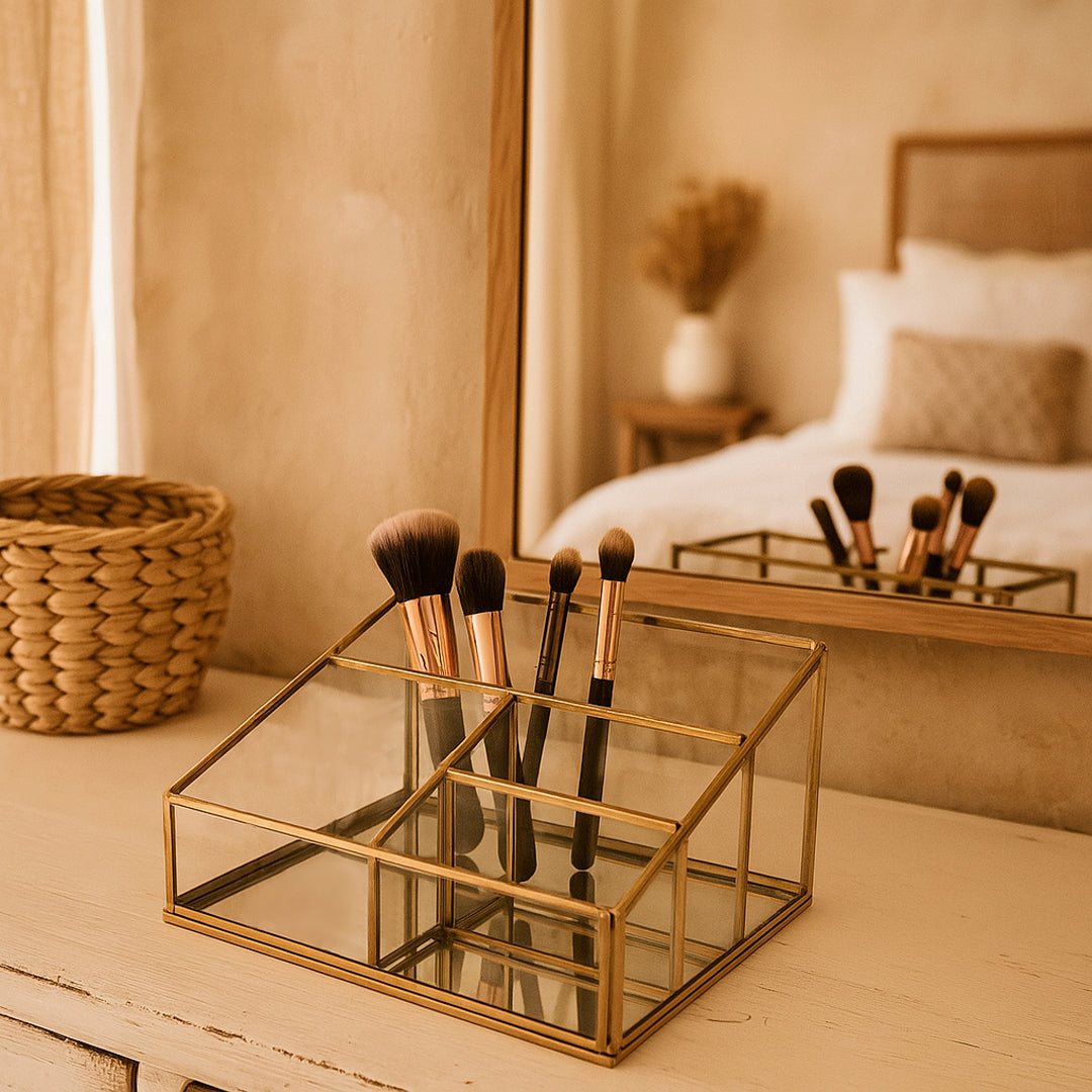 Joyero organizador de maquillaje dorado con espejo debajo