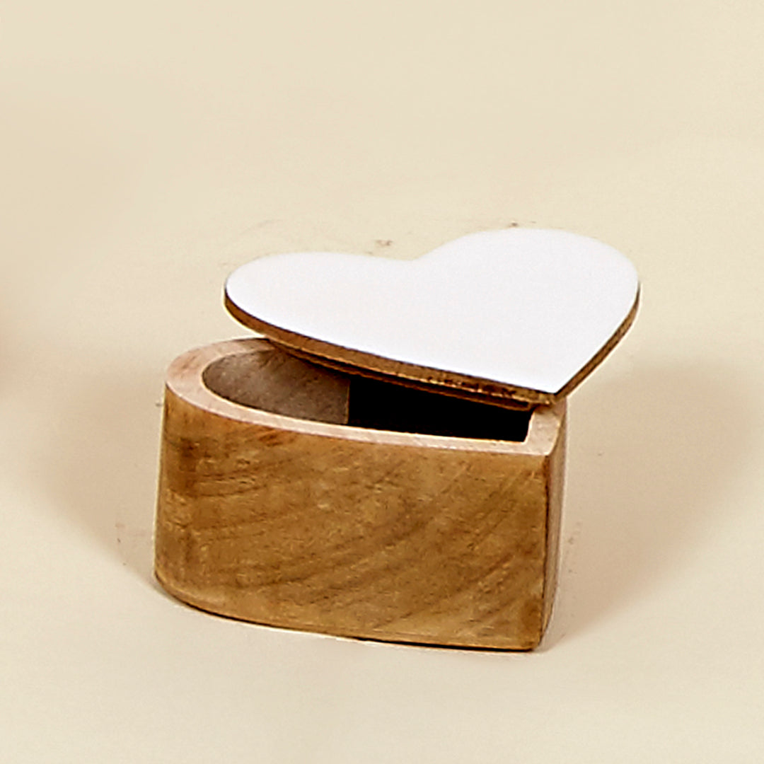 Caja corazón de madera con la tapa esmaltada en color blanco