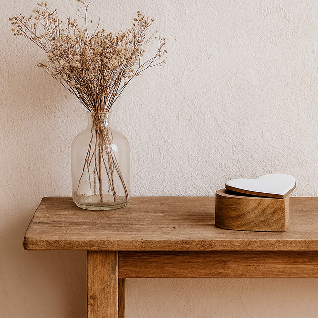 Caja corazón de madera con la tapa esmaltada en color blanco