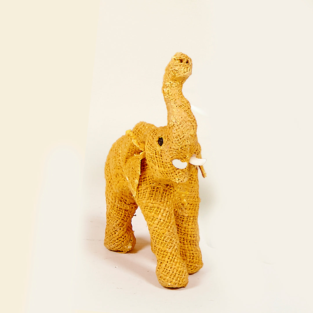 Figura elefante tropical de papel mache forrada de algodón con tintes naturales hecho a mano