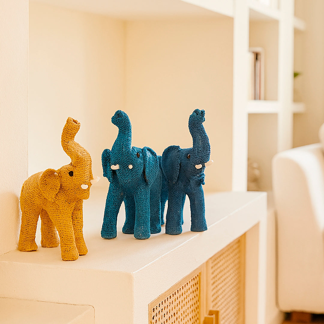 Figura elefante tropical de papel mache forrada de algodón con tintes naturales hecho a mano