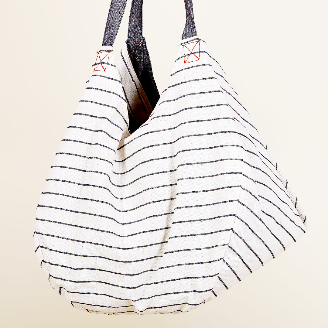 Bolsa Creta XXL para la playa blanca rayas negras