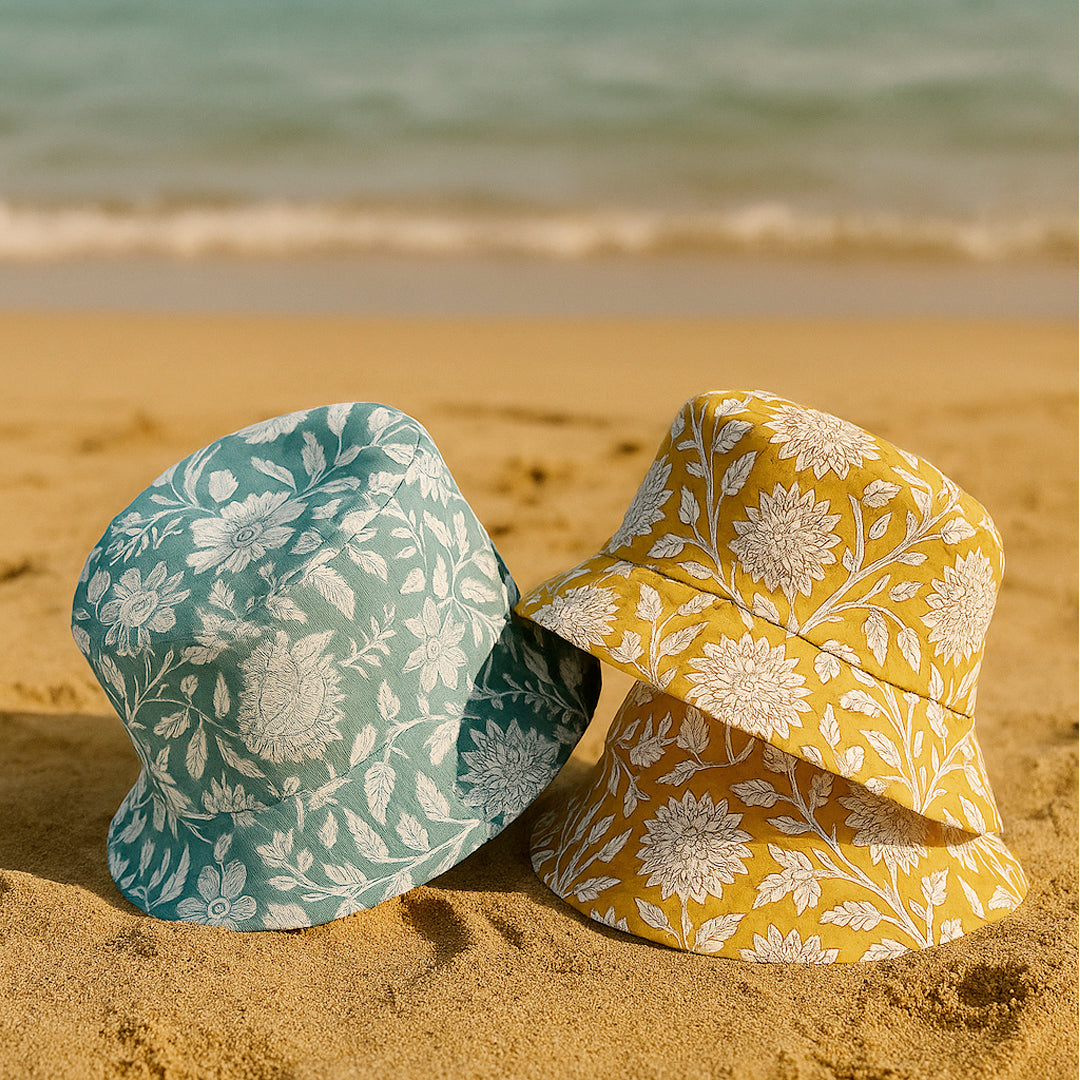 Gorro Rimini  flores y rayas de algodón en color turquesa y mostaza reversible