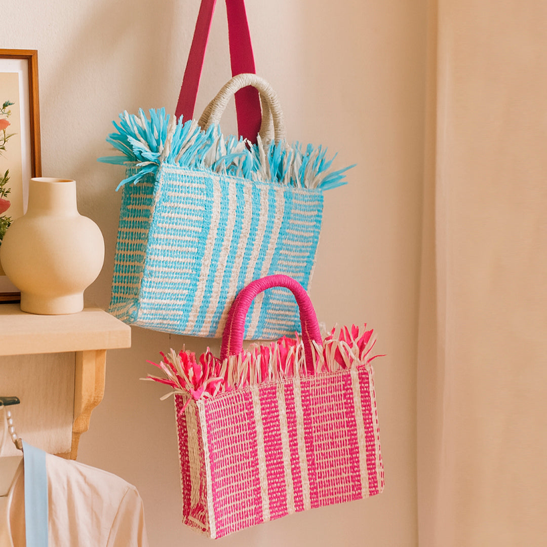 Bolso Cala Rosa de paja de papel con asa regulable en turquesa y rosa