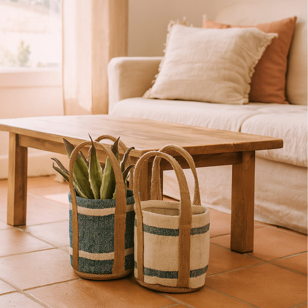 Cesta macetero Ocean de algodón con asas de yute en color blanco y turquesa