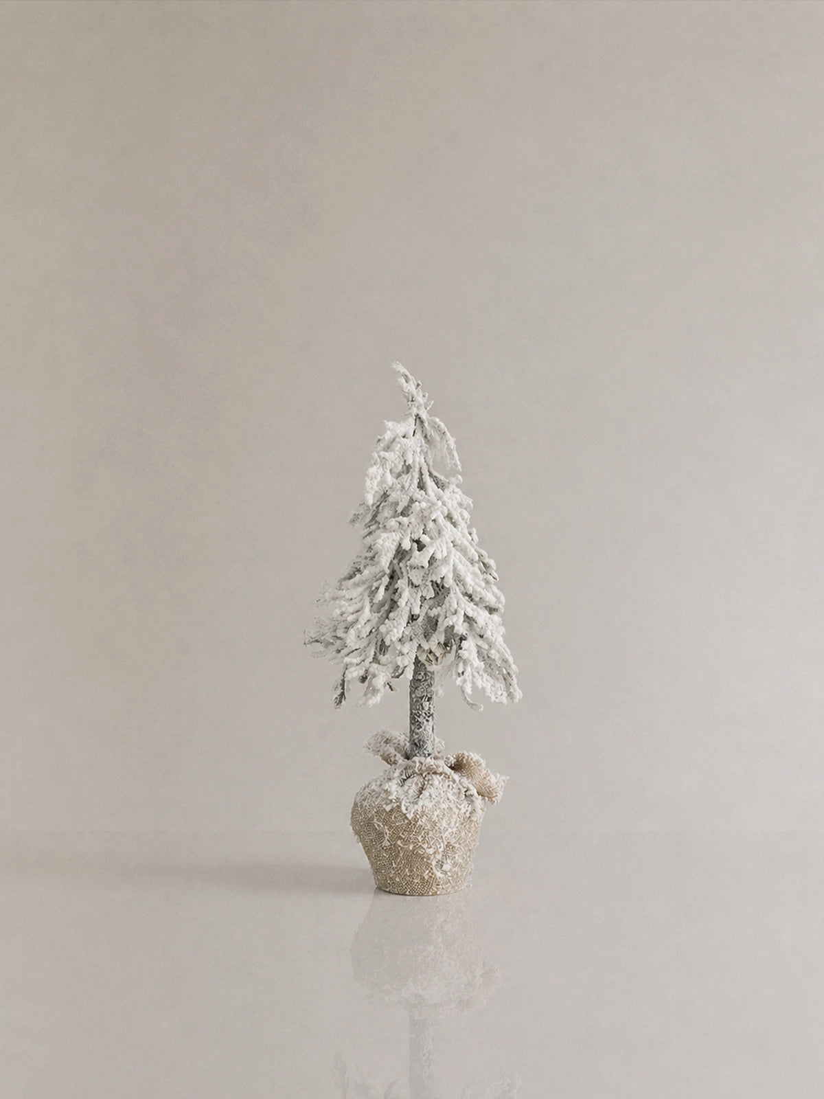 Árbol de Navidad Nevado con Maceta – 62 cm