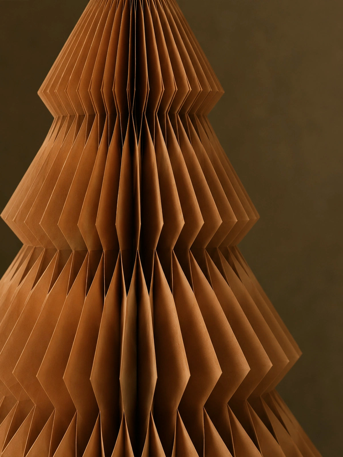 Árbol de Navidad de Papel FSC Marrón Caramelo – 152 cm