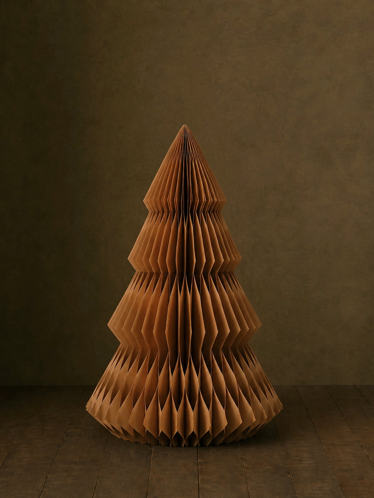 Árbol de Navidad de Papel FSC Marrón Caramelo – 152 cm