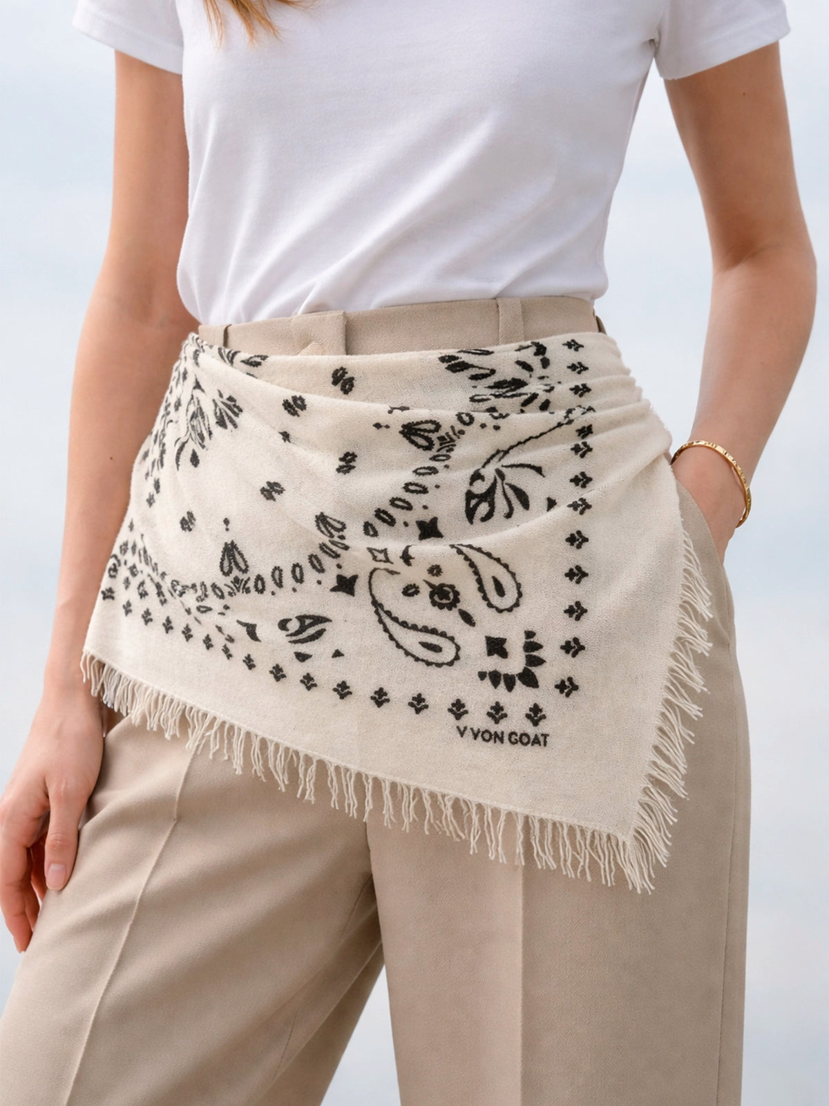 Bandana XXL Sahara Ivory de cashmere 100% — pañuelo suave y elegante